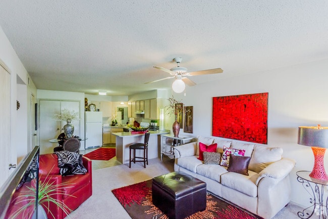 Living - The Links at Sherwood