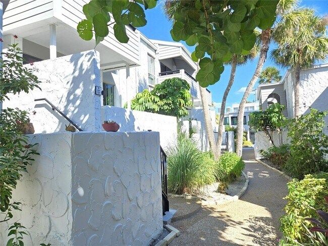 Photo - 1555 Tarpon Center Dr Unit 107