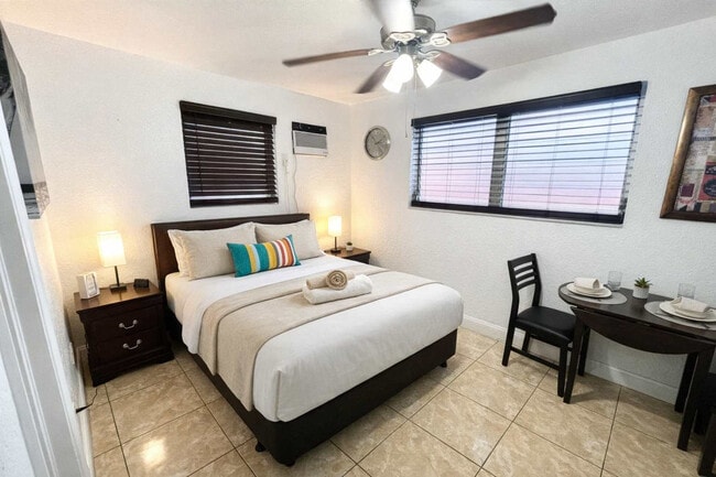 Building Photo - 338 Van Buren St Unit SI FL1-ID1520233P