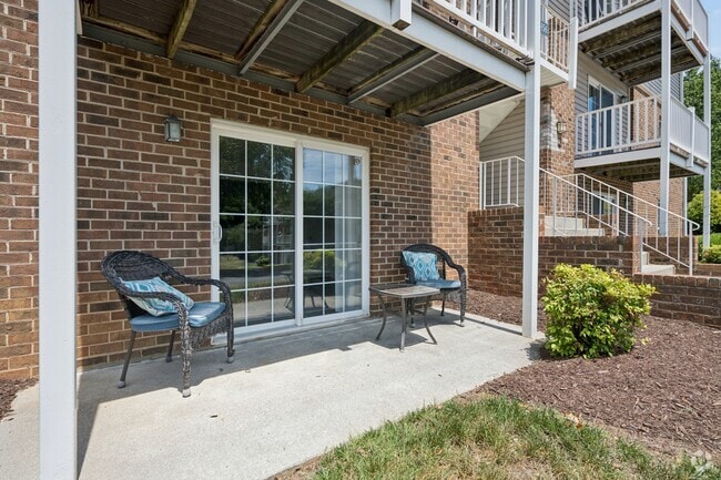 2BR, 1BA - 850SF - Patio - Salem Wood Apartments