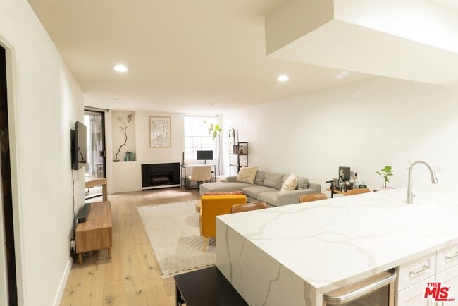 Photo - 740 Kings Rd