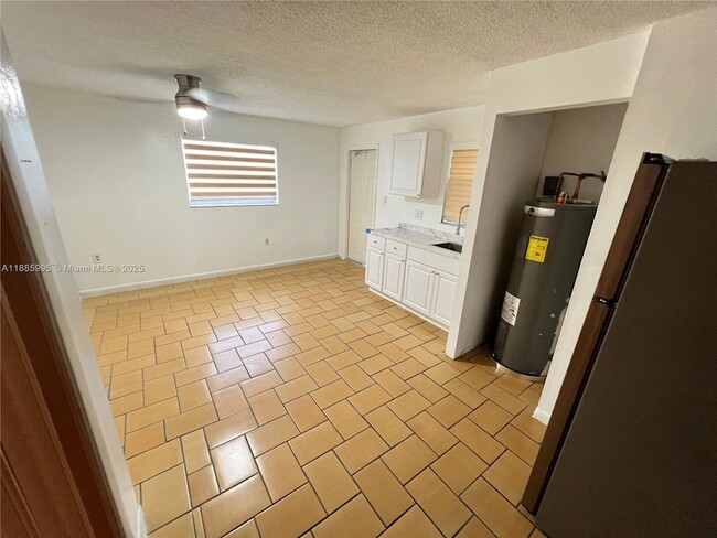 Building Photo - 200 W 53rd Terrace Unit A