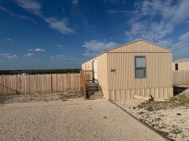 Photo - 303 Lewis Dr