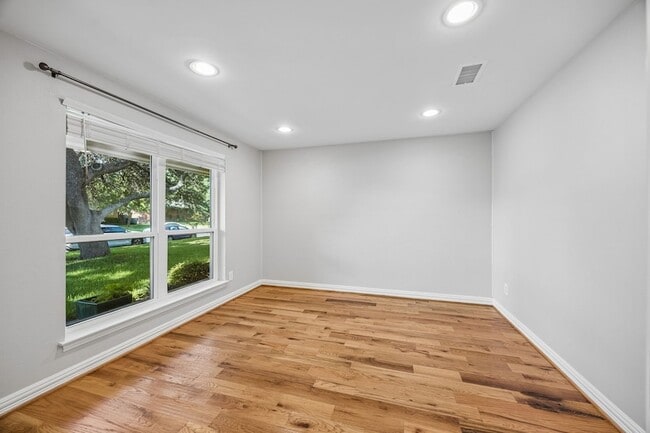 Photo - 2223 Freeland Way