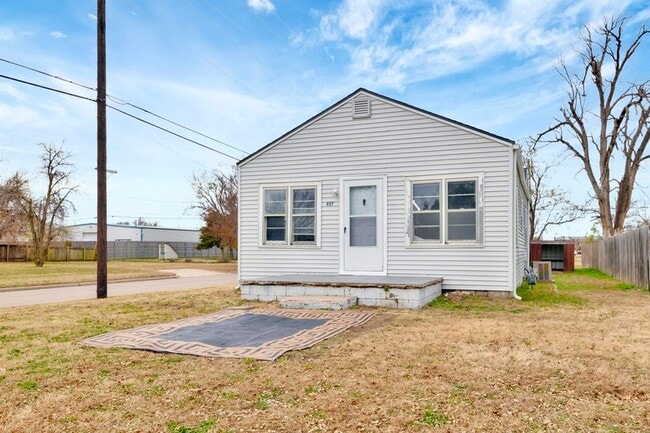 Photo - 457 S McComas St