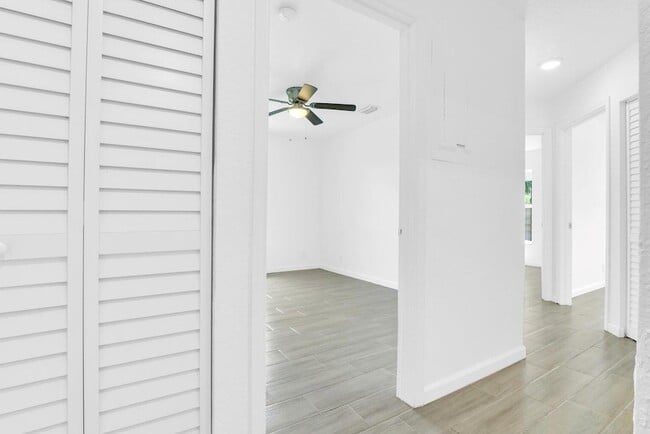 Photo - 13998 Folkestone Cir