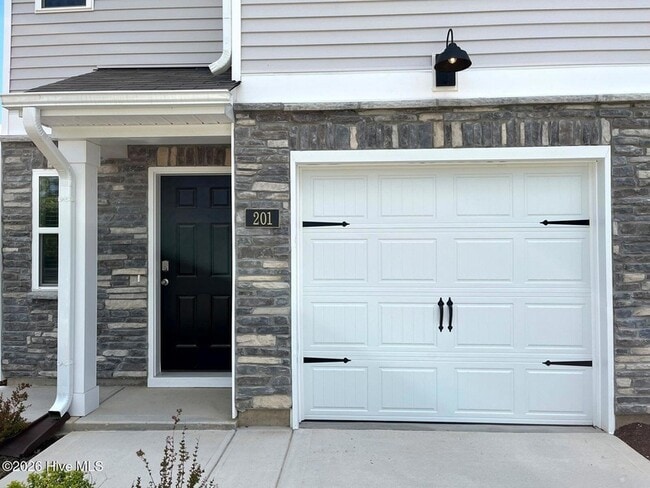 Photo - 201 Maddox Dr