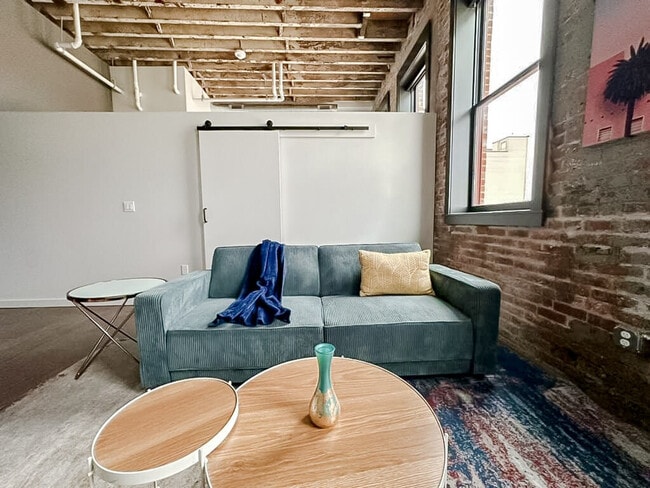 Building Photo - 500 W 7th St N Unit ID1352445P