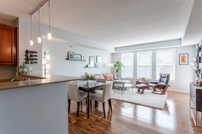 Building Photo - 545 N 1st St