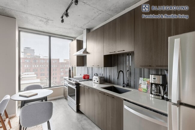 Photo - 939 W Washington Blvd Unit FL6-ID205