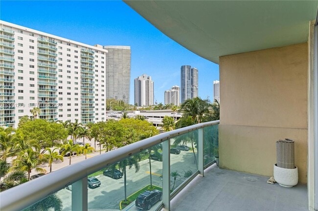 Photo - 19390 Collins Ave Unit 516
