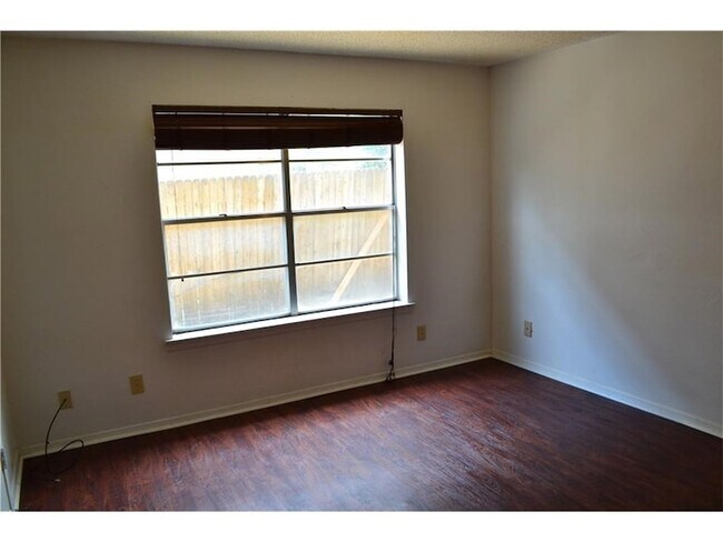 Photo - 1107 N Locust St Unit 2