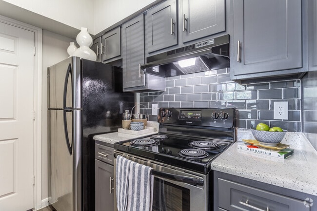 1BR, 1BA - 669SF - Breakers at Windmill Lakes