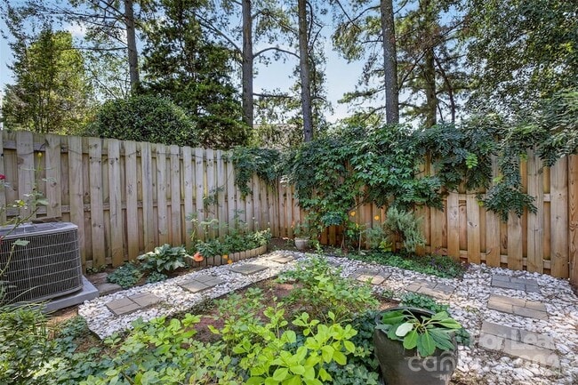 Photo - 9020 Roseton Ln