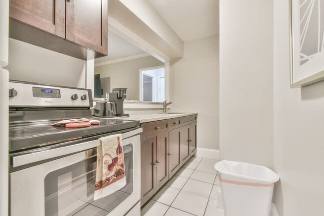 Photo - 300 W Peachtree St NW Unit ID1299419P