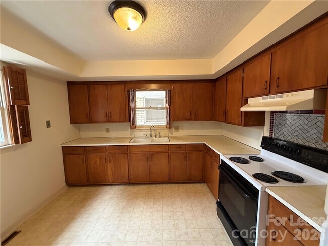 Photo - 646 E Broad St