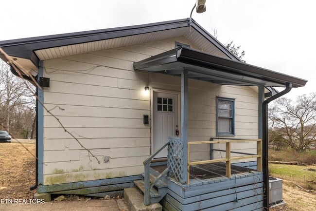Building Photo - 219 Highland Ave