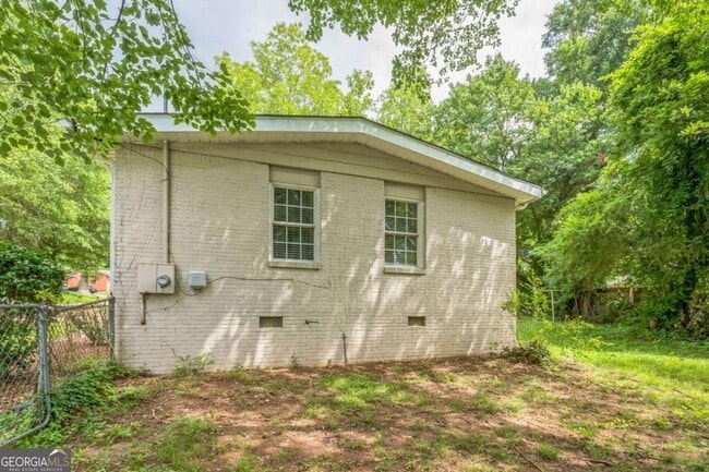 Photo - 16 Bromack Dr SE