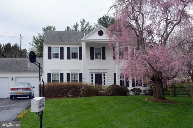 Building Photo - 2 Lopa Ct