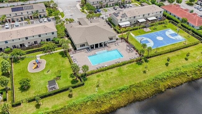 Photo - 544 NE 4th St