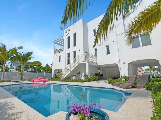 Photo - 317 E Seaview Cir