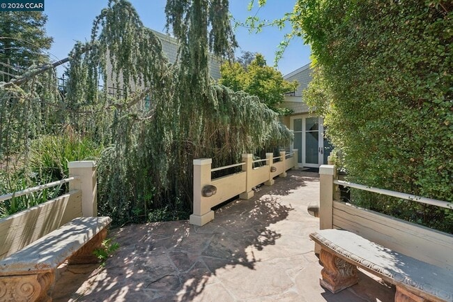 Photo - 660 La Casa Via