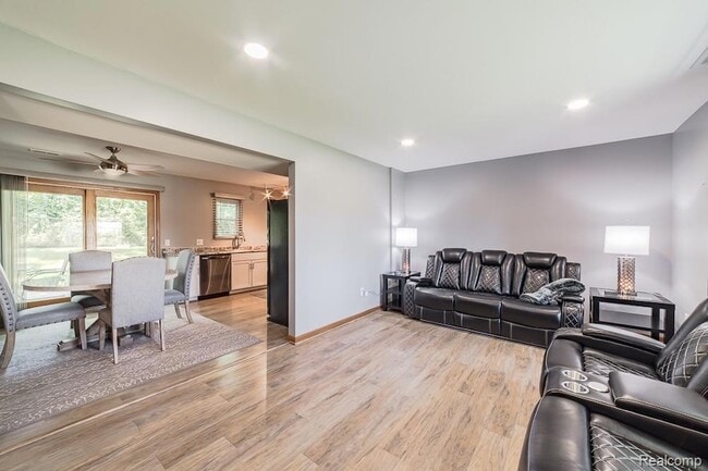 Photo - 1034 Parkway St