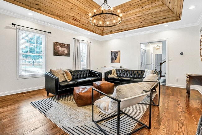 Building Photo - 1645 Burks Branch Rd Unit ID1372937P