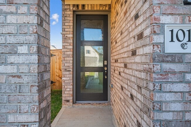 Photo - 1011 Shl Crk Trl