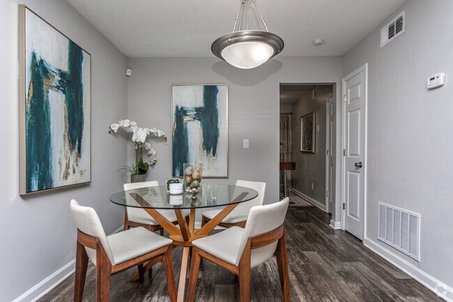 2BR, 2BA - 990 SF - Elite at 285