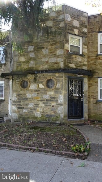 Photo - 6736 Blakemore St