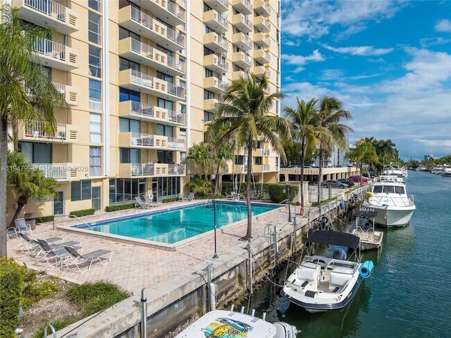 Photo - 2350 NE 135th St Unit 614