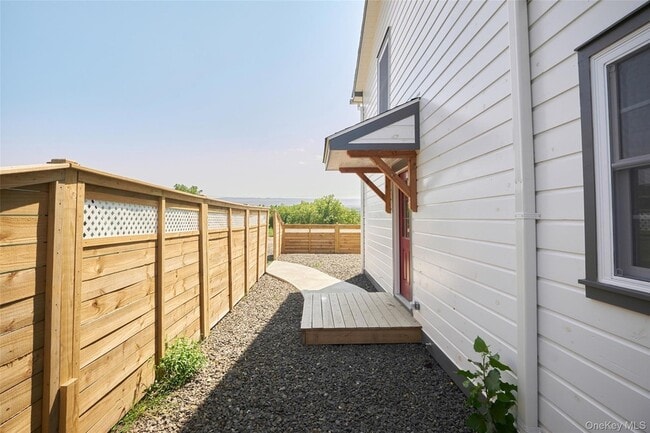 Building Photo - 5728 209 Unit 6D