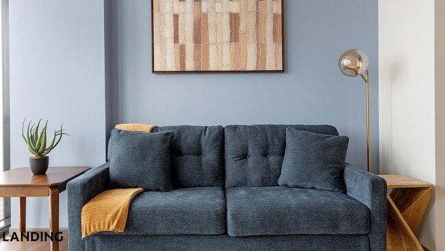 Building Photo - 513 S Damen Ave Unit 2109