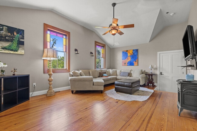 Photo - 221 SE 7th St Unit ID1359119P