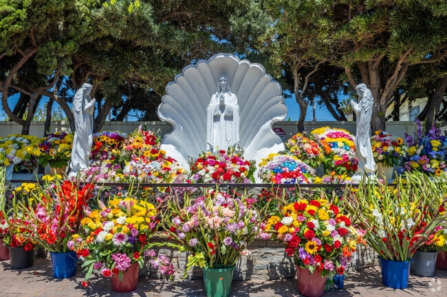 Short Distance to Duc Me Hoa Binh Long Beach and Marian Statue - 3225 E Ocean Blvd