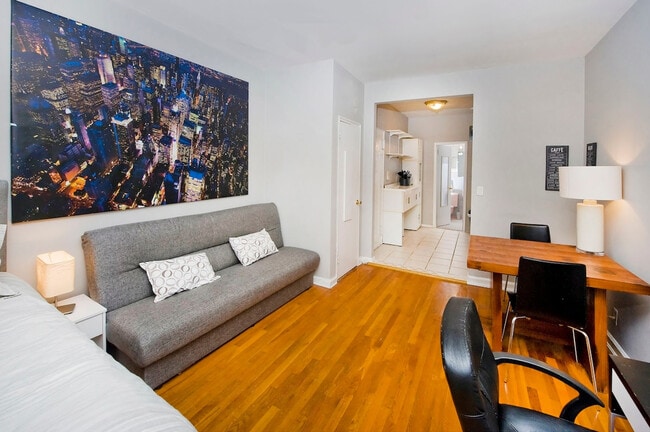 Building Photo - 1574 2nd Ave Unit ID1032033P