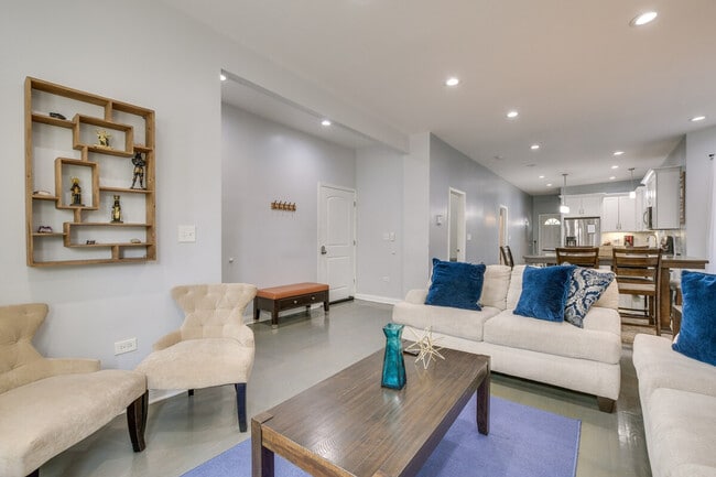 Photo - 4904 W Fulton St Unit ID1305523P