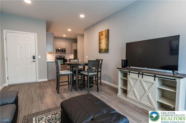 Photo - 948 N Front St