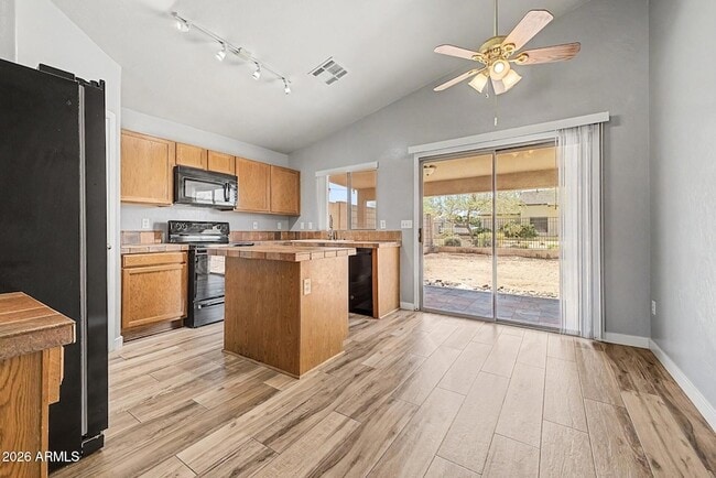 Photo - 905 E Potter Dr