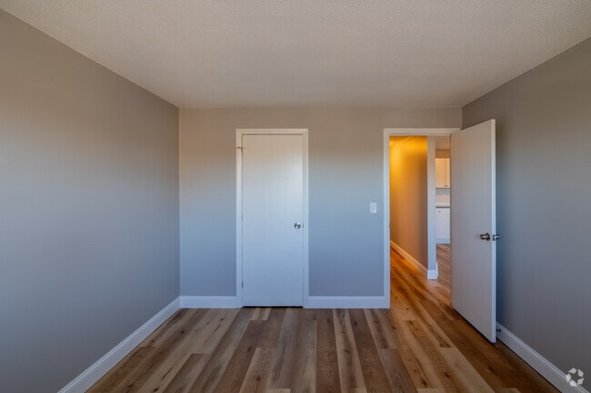 1BR, 1BA - 650SF - Bedroom - Maple Leaf Apartments