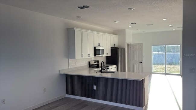 Photo - 833 Colville Dr