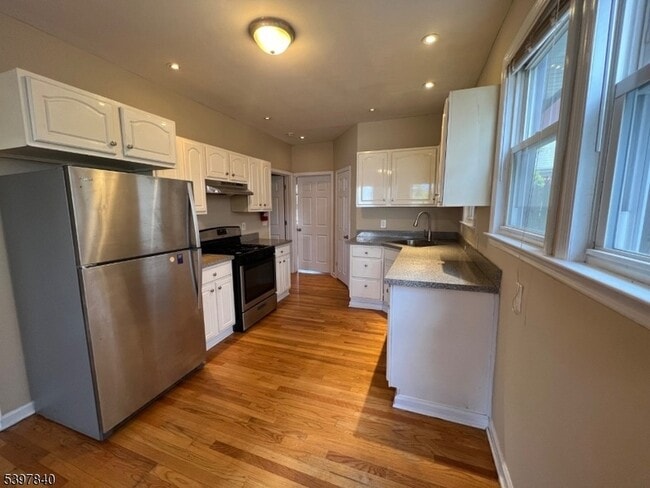 Photo - 163 E 22nd St