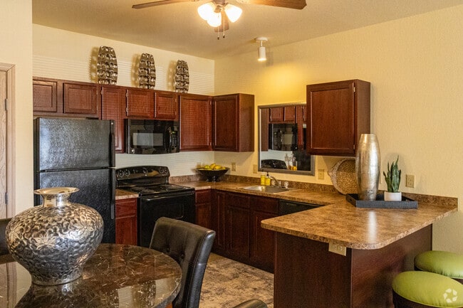 2BR, 2BA - 1093SF - The Greens at Norman