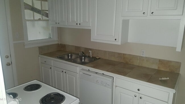 Photo - 327 Decelle St Unit A