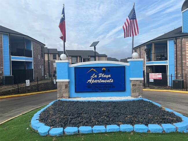 Building Photo - 7501 Chesterfield Dr