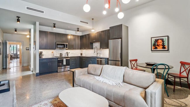 Building Photo - 310 N Rampart St Unit ID1267173P