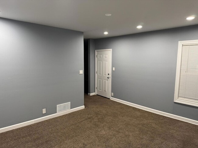 Photo - 12005 S La Salle St