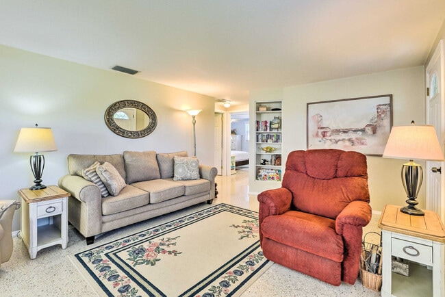 Building Photo - 896 S Venice Blvd Unit SI ID1546109P