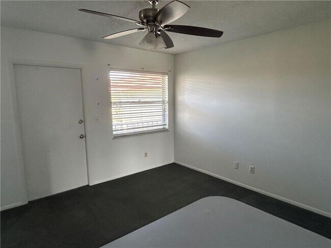 Photo - 74 Royal Oak Ct Unit 204